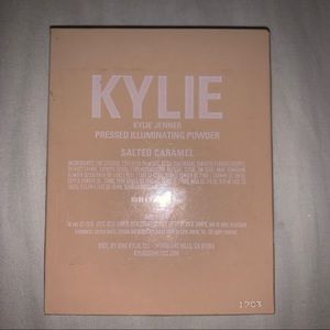 Kylie Cosmetics Makeup - Kylie Cosmetics Highlighter - Sated Caramel Kylie Cosmetics Makeup - Kylie Cosmetics Highlighter - Sated Caramel